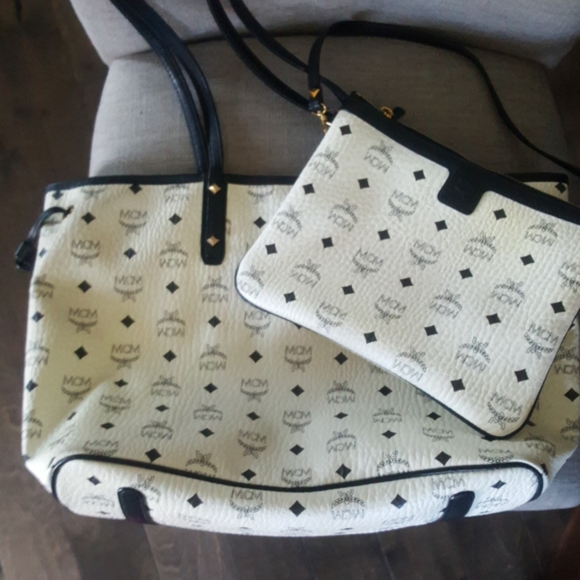 SOLD NOT AVAILABLE Authentic MCM Tote and pouch - Picture 15 of 16